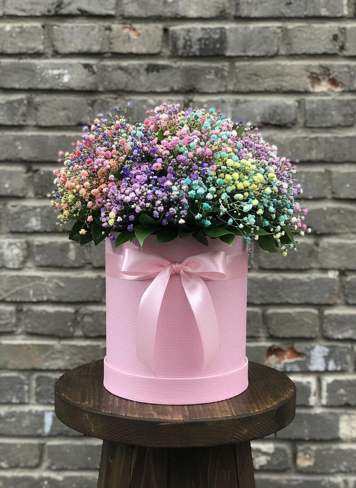 Цветочная композиция из Гипсофила и Розы в шляпной коробке в Челюскинский