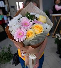 Букет цветов из:  Герберы, Розы и Хризантемы в Челюскинский