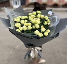 Букет Белые кустовые розы Солинеро в Челюскинский