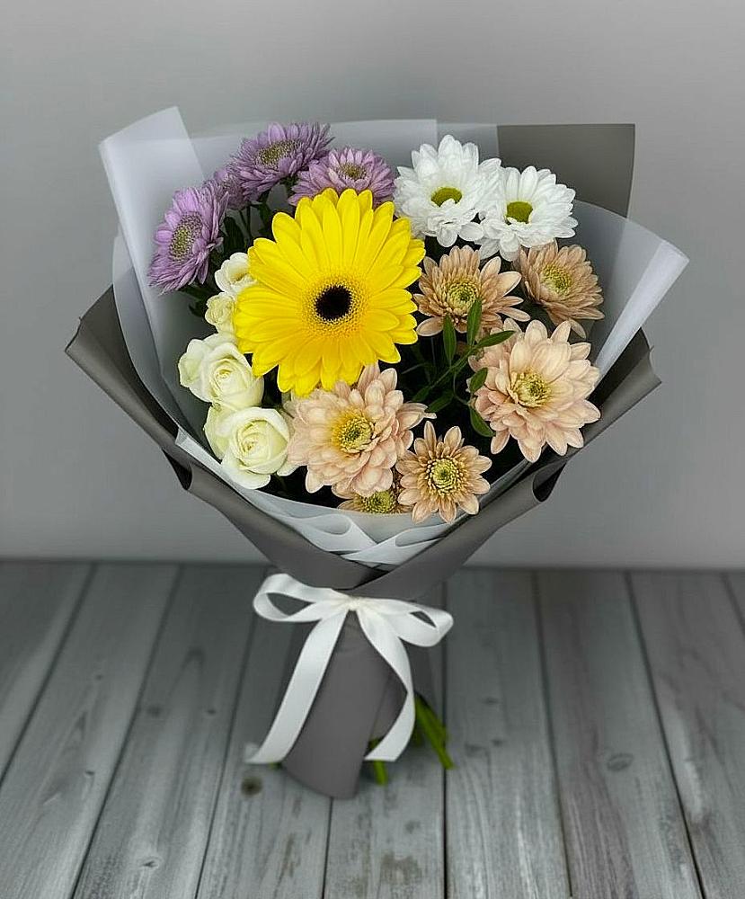 Букет цветов из: Розы, Герберы и Хризантемы в Челюскинский