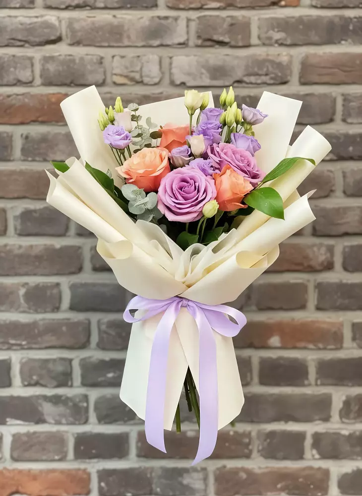 Букет цветов из: Лизиантусы и Розы в Челюскинский