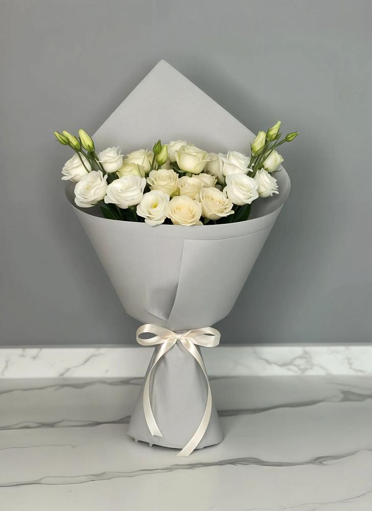 Букет цветов из: Розы и Лизиантусы в Челюскинский