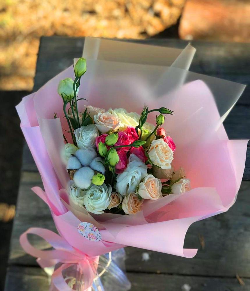 Букет цветов из: Розы и Лизиантусы в Челюскинский