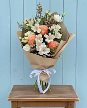 Букет цветов из:  Альстромерии, Лизиантусы, Розы и Хризантемы в Челюскинский