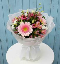 Букет цветов из:  Герберы, Альстромерии и Лизиантусы в Челюскинский