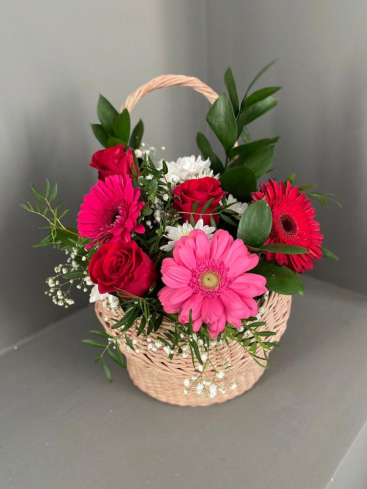 Цветочная композиция из Розы, Хризантемы и Герберы в корзине в Челюскинский