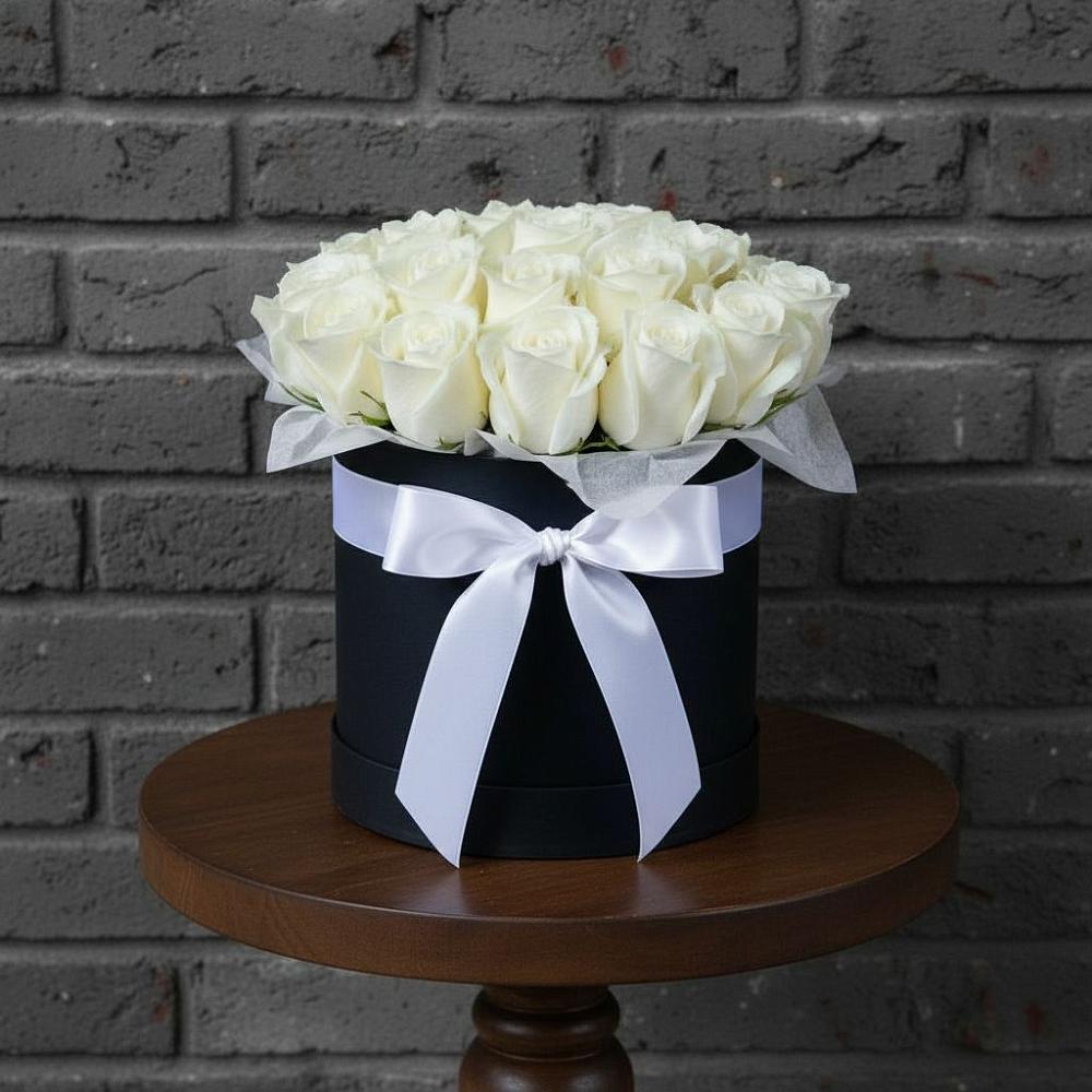 Цветочная композиция из Розы в шляпной коробке в Челюскинский