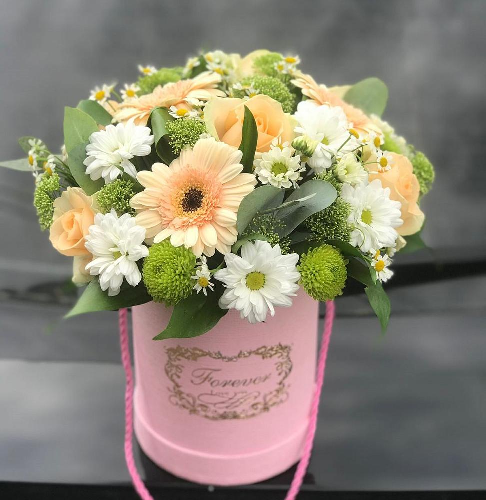 Цветочная композиция из Розы, Герберы и Хризантемы в шляпной коробке в Челюскинский