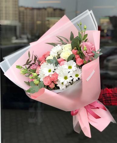 Букет цветов из: Розы, Лизиантусы и Хризантемы в Челюскинский