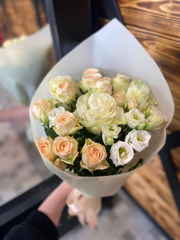 Букет цветов из: Розы и Лизиантусы в Челюскинский