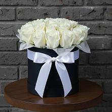 Цветочная композиция из Розы в шляпной коробке в Челюскинский